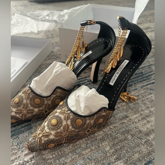 Manolo Blahnik Shoes - Manolo Blahnik gold and Black Harnicus Shoes size 41